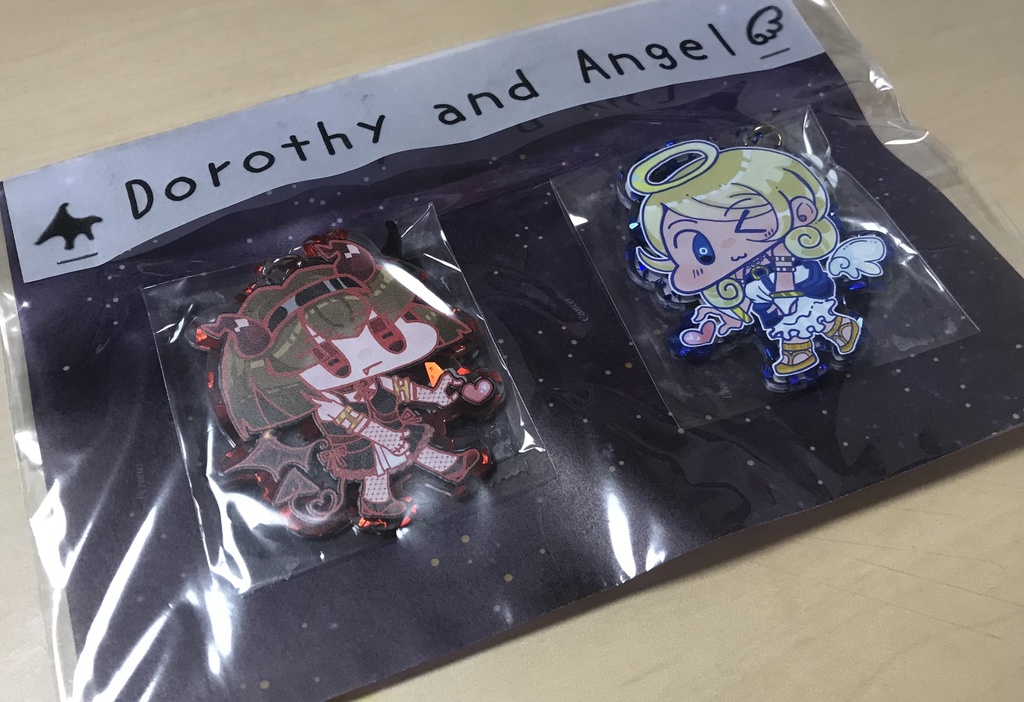 ドロシーとエンジェルの天使と悪魔衣装ペアアクリルキーホルダー