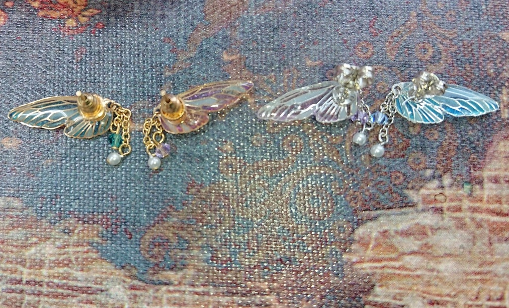 小さい蝶の耳飾り(イヤリング・ピアス)