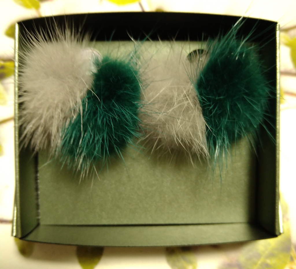 弔出 ファーノンホールピアス1