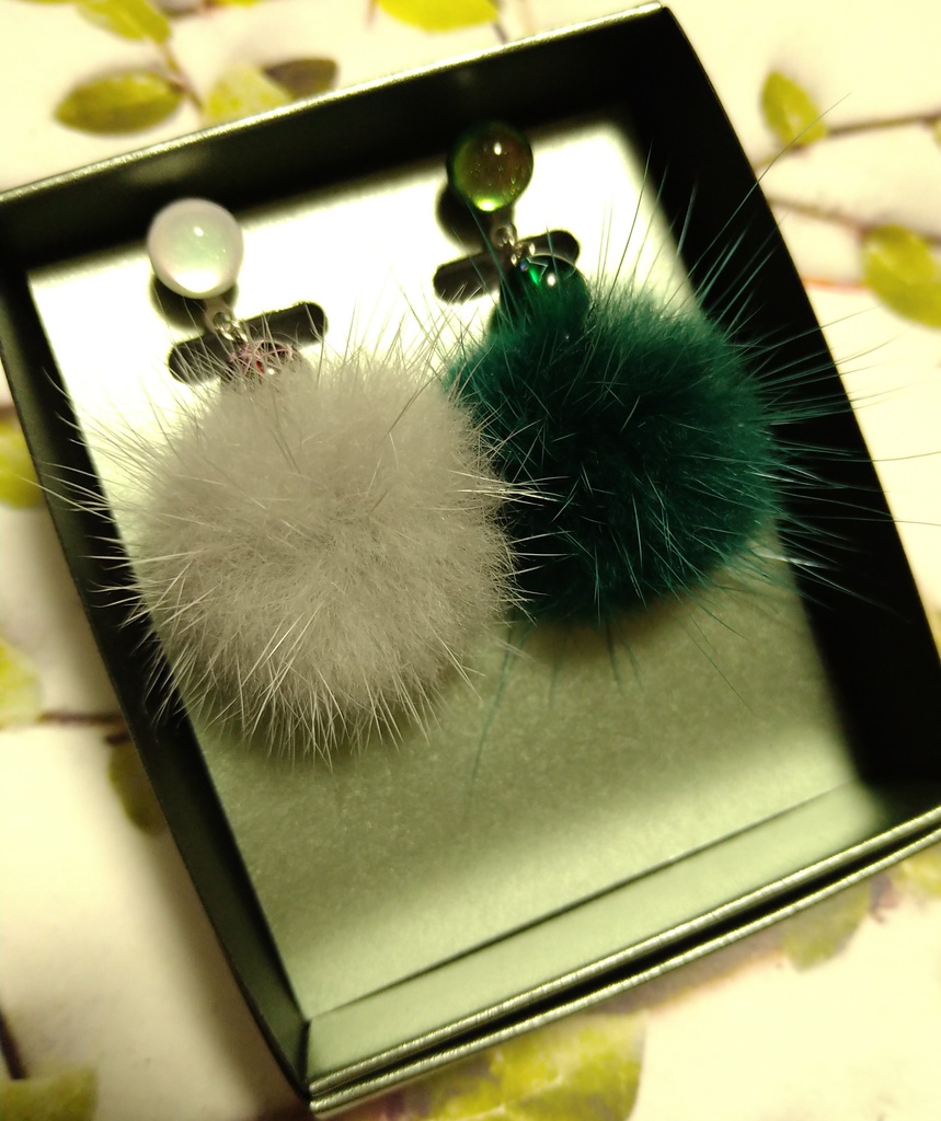 弔出 ファーノンホールピアス2