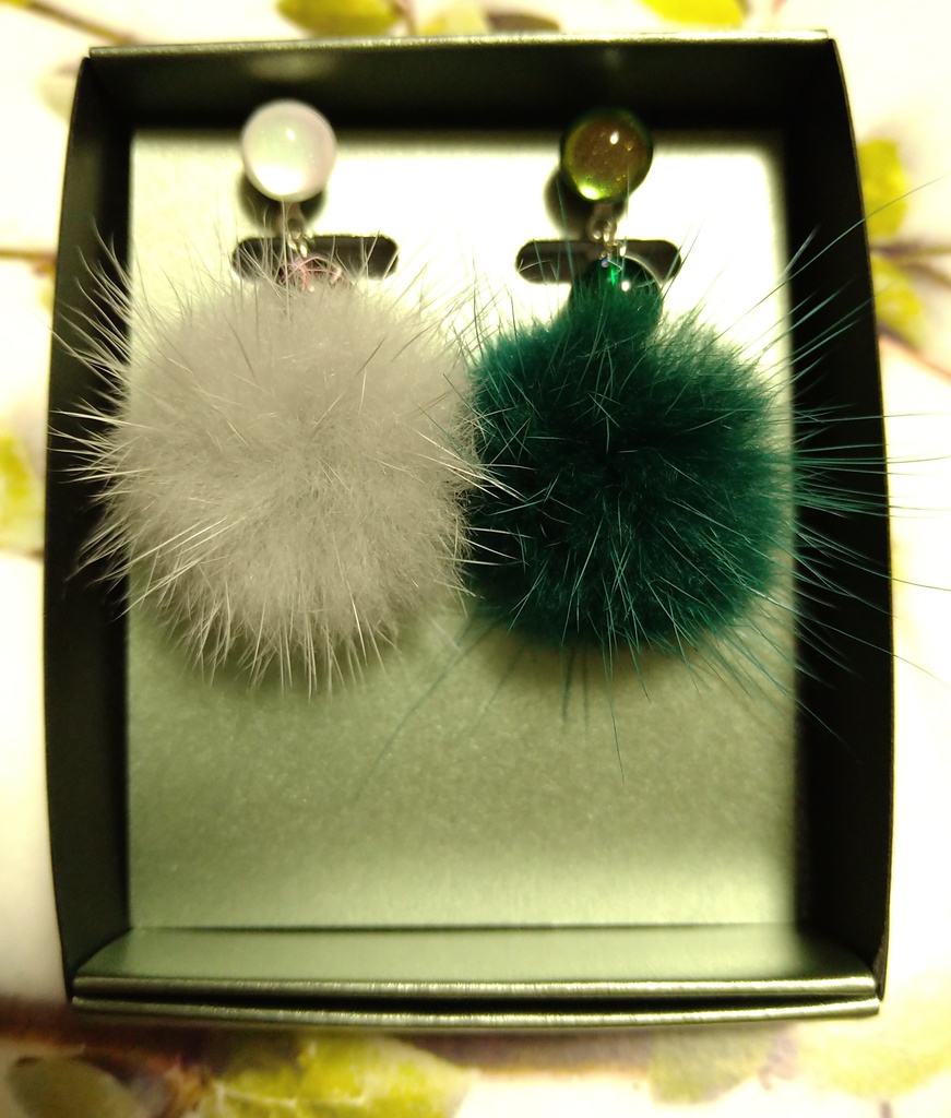 弔出 ファーノンホールピアス2