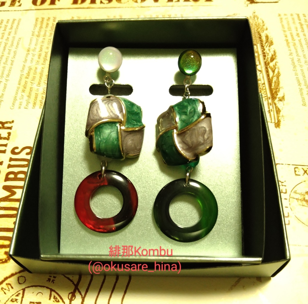 弔出モチーフヴィンテージボタン使用ノンホールピアス