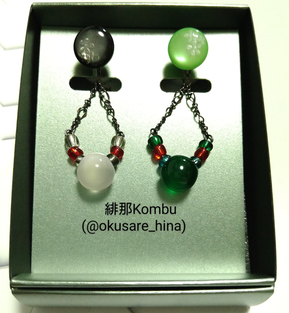 ノンホールピアス_小花ボタン