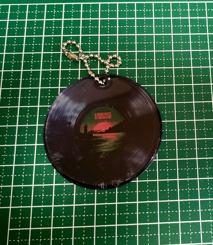 やわらかレコードチャーム「レイクミドロの悪夢」