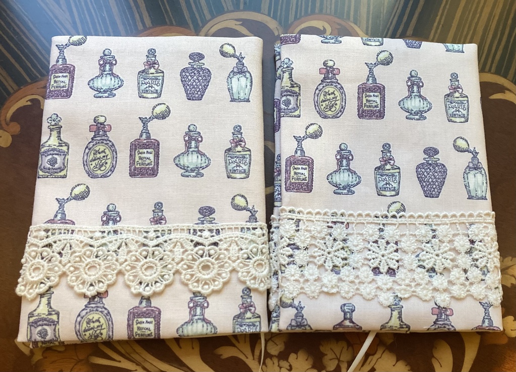 チャーム付きブックカバー(アンティークレース)