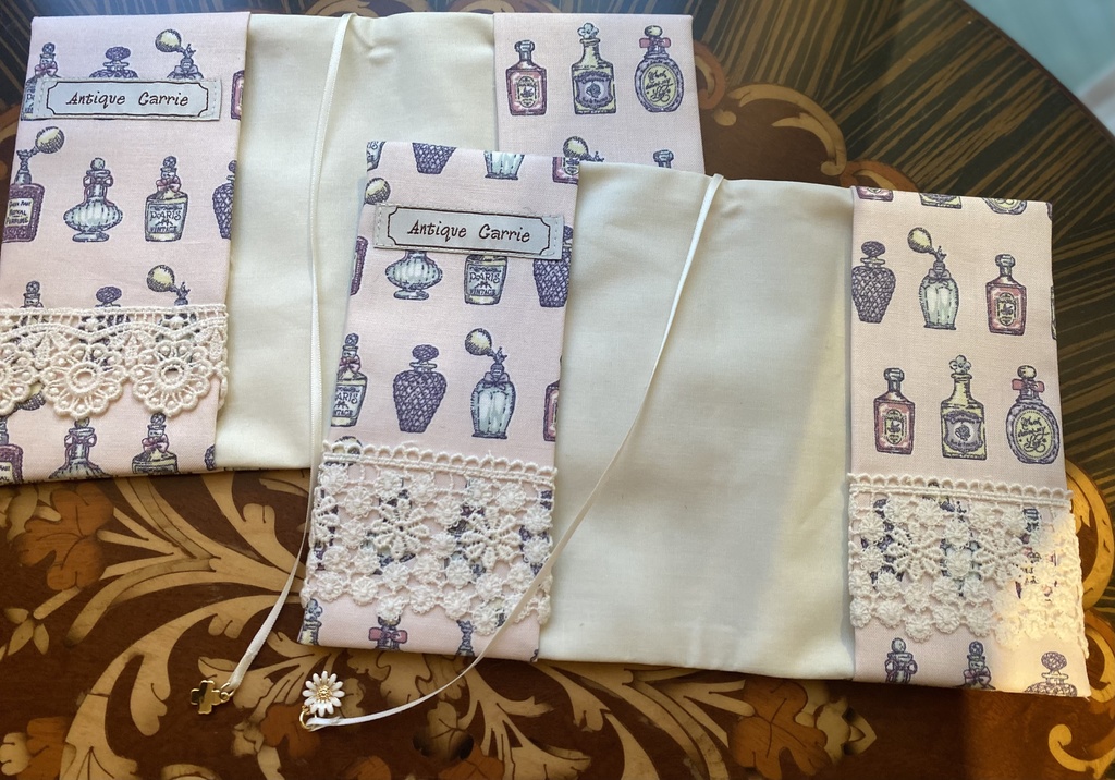 チャーム付きブックカバー(アンティークレース)