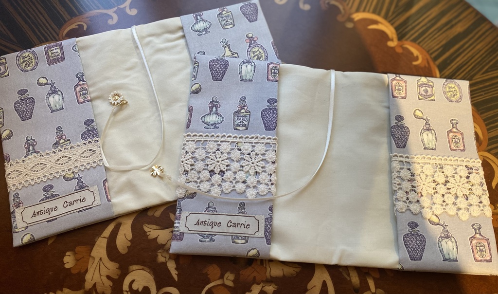 チャーム付きブックカバー(アンティークレース)