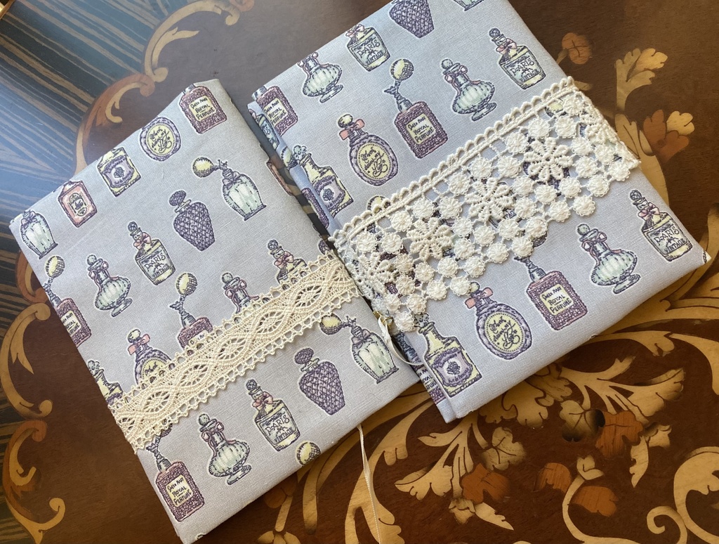 チャーム付きブックカバー(アンティークレース)