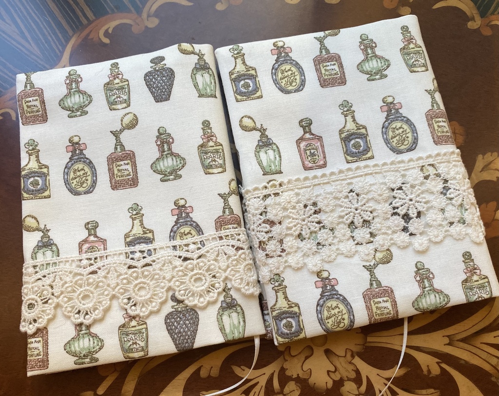 チャーム付きブックカバー(アンティークレース)