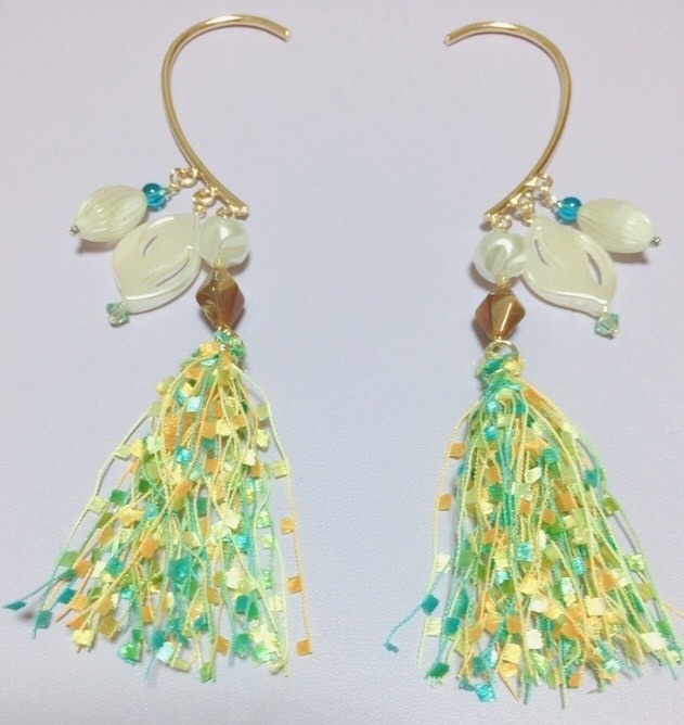 タッセルイヤーフック