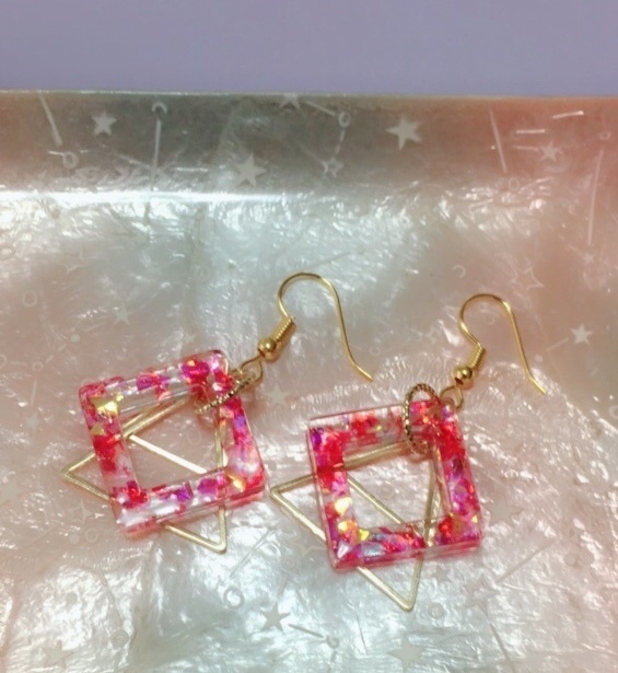 華やかコズミックピアス レッド