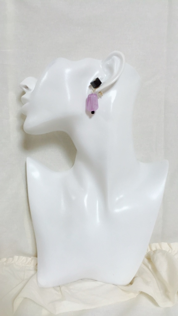 ピュアブラック キューブピアス