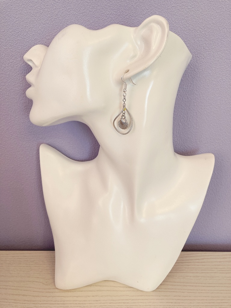 ♦︎ツイステ♦︎ジェイドイメージピアス