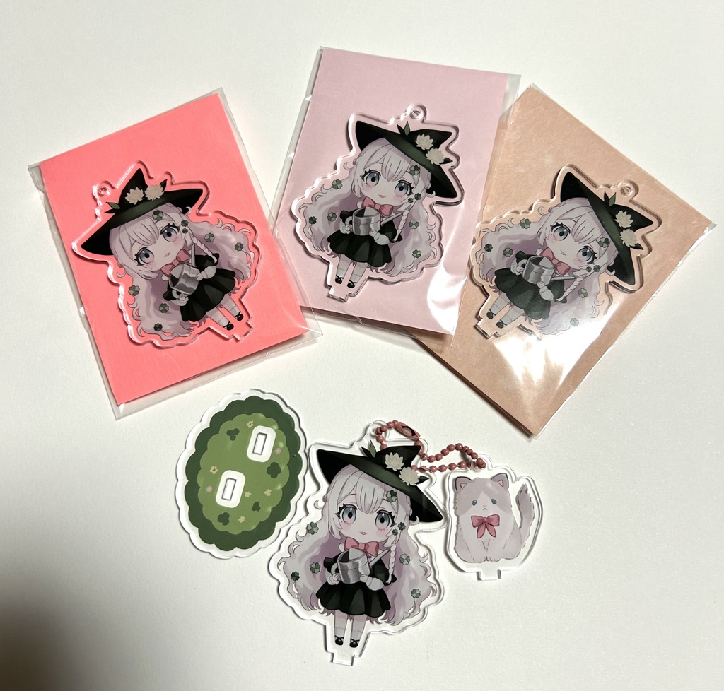 四葉魔女と猫のアクリルフィギュア