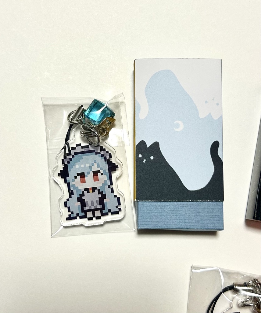 ドットアクキー Character:L