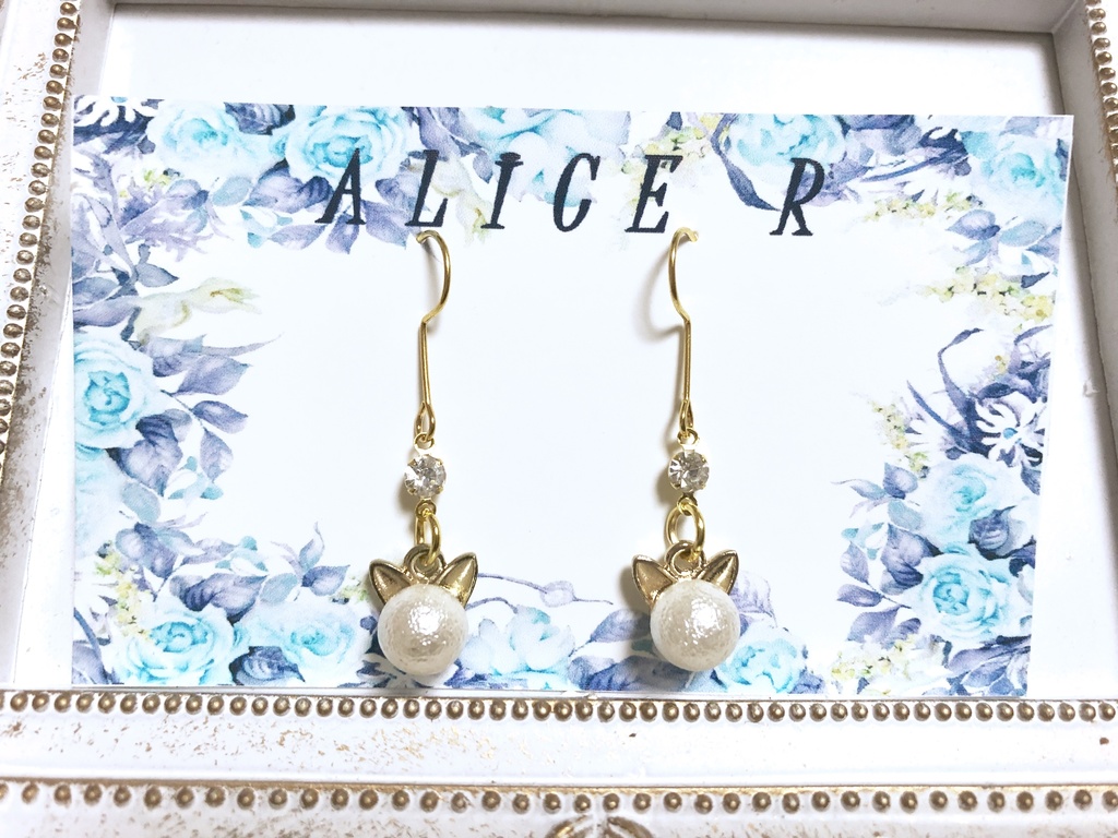 パールの猫ピアス