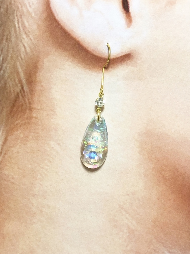 オーロラガラスストーンピアス