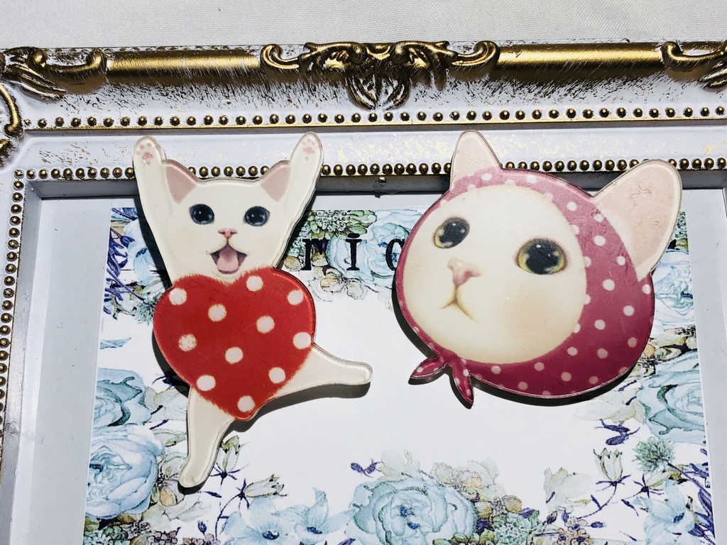 猫ちゃんピンバッジ