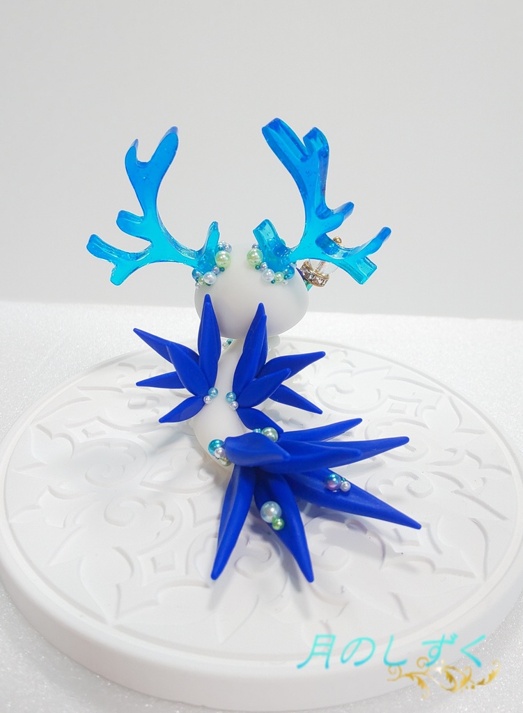 ⑱ 角ドラゴン(白×ブルー)