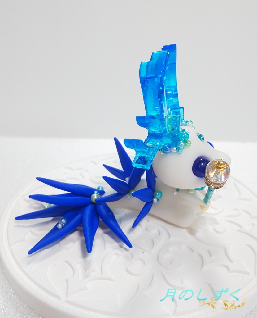 ⑱ 角ドラゴン(白×ブルー)