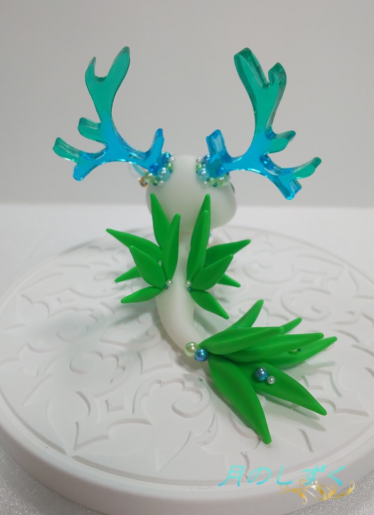 ㉔ 角ドラゴン(白×イエローグリーン)