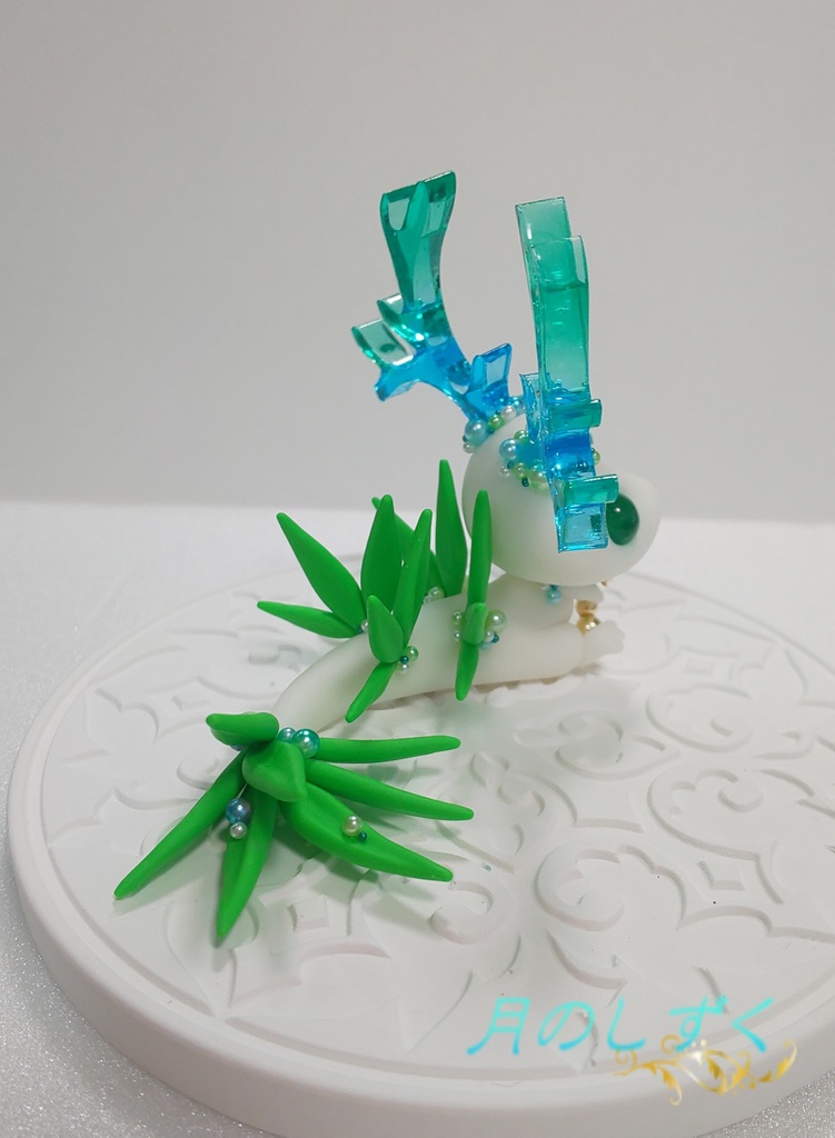 ㉔ 角ドラゴン(白×イエローグリーン)