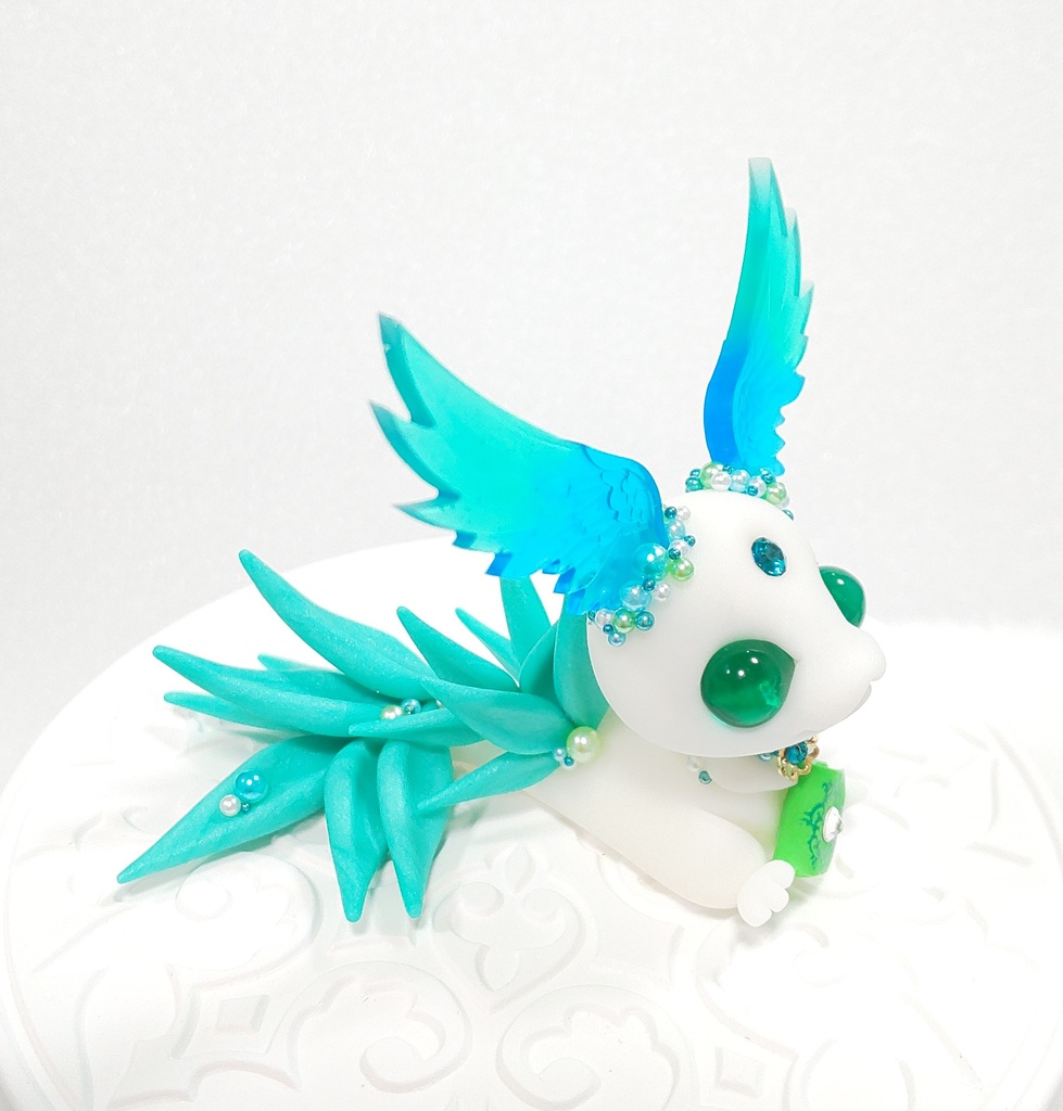 【52】羽耳ドラゴン(ホワイト×パールエメラルド)(魔導書タイプ)