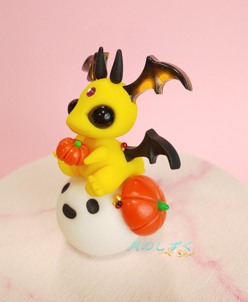【67】ハロウィン限定!! マシュマロお化けの上に座るちびドラゴン(イエロー)
