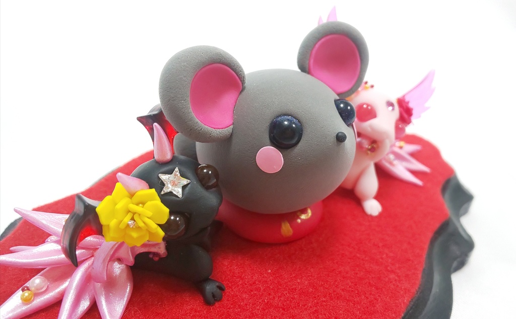 【95】お正月限定!! 干支ねずみとおチビドラゴン二人のお正月飾り(パールピンク)台座付き