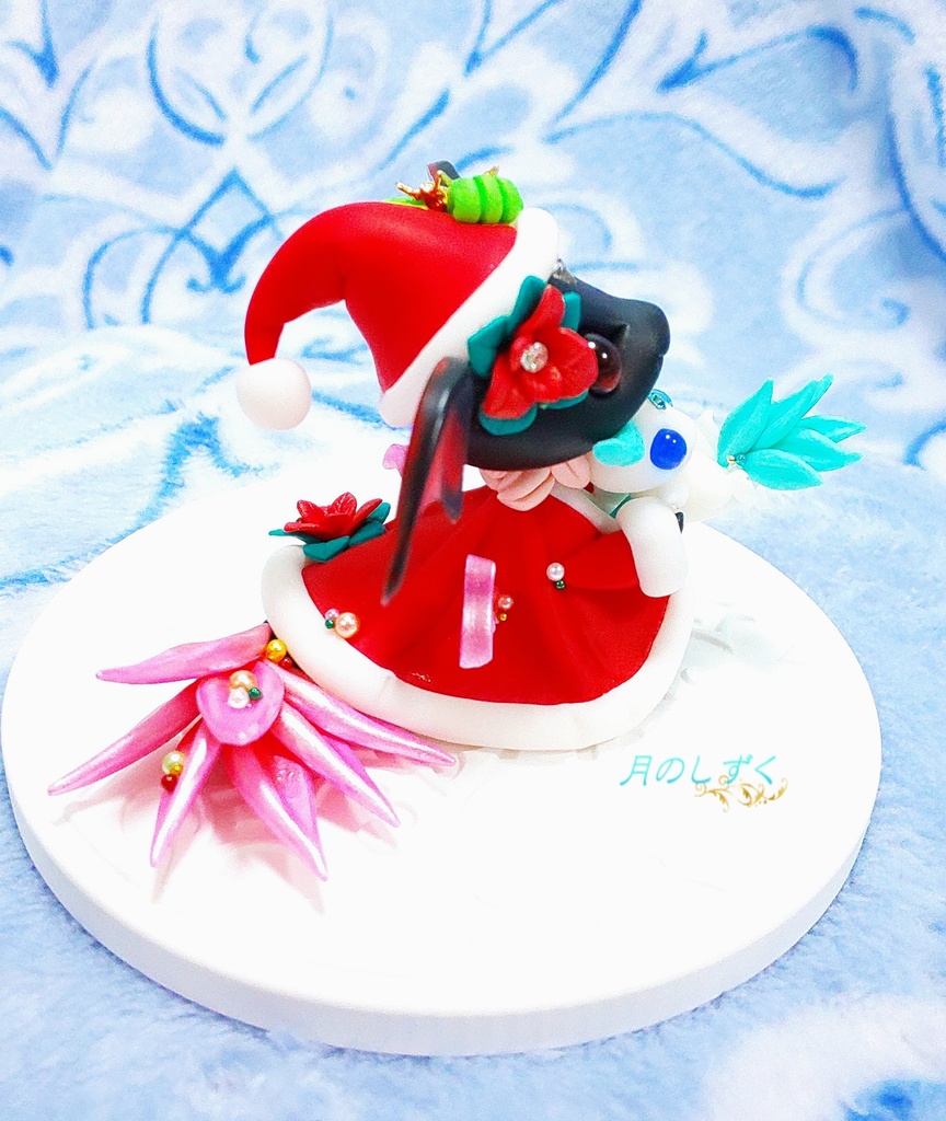 【105】クリスマス限定!! 赤ちゃんドラゴンを抱っこする悪魔ドラゴンサンタ