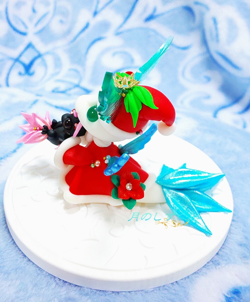 【106】クリスマス限定!! 赤ちゃんドラゴンを抱っこする羽耳ドラゴンサンタ