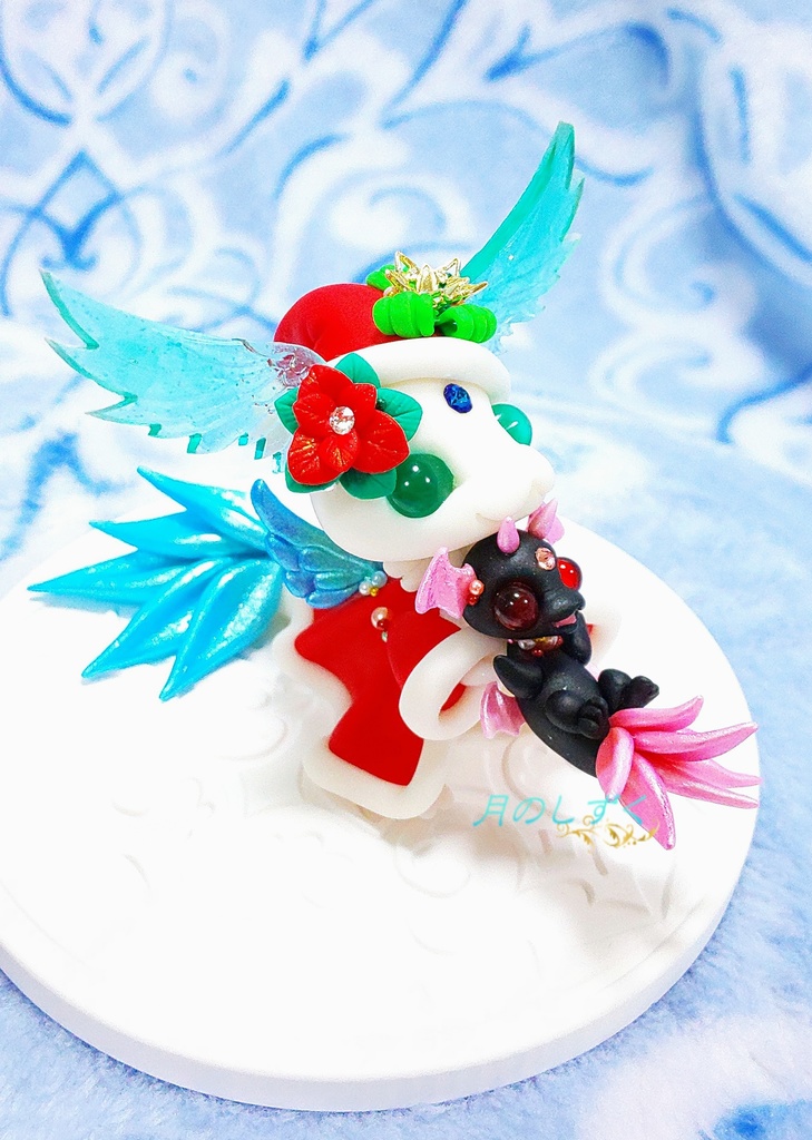 【106】クリスマス限定!! 赤ちゃんドラゴンを抱っこする羽耳ドラゴンサンタ