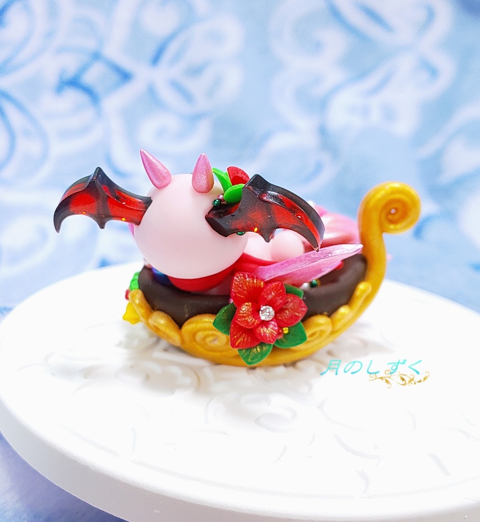 【112】クリスマス限定!! ソリに乗って寛ぐちび悪魔ドラゴン(パールピンク)