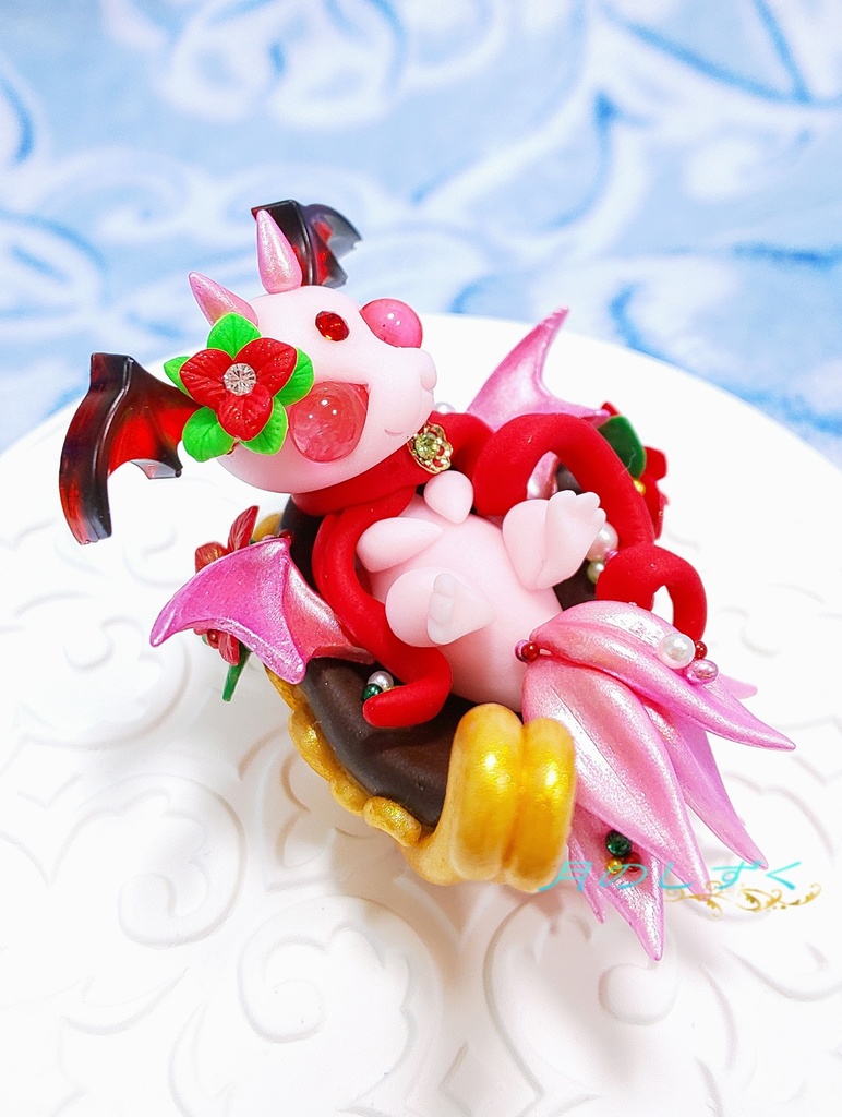 【112】クリスマス限定!! ソリに乗って寛ぐちび悪魔ドラゴン(パールピンク)