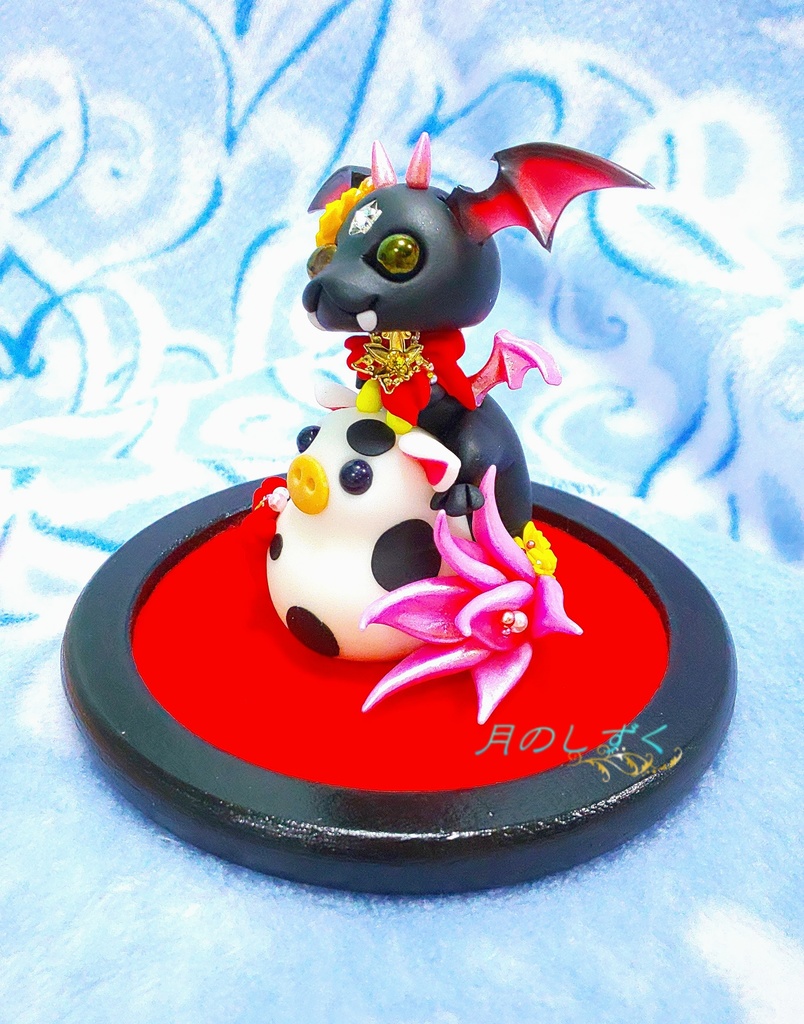 【114】お正月限定!! 干支丑に乗る悪魔ドラゴン(パールレッド)台座付き