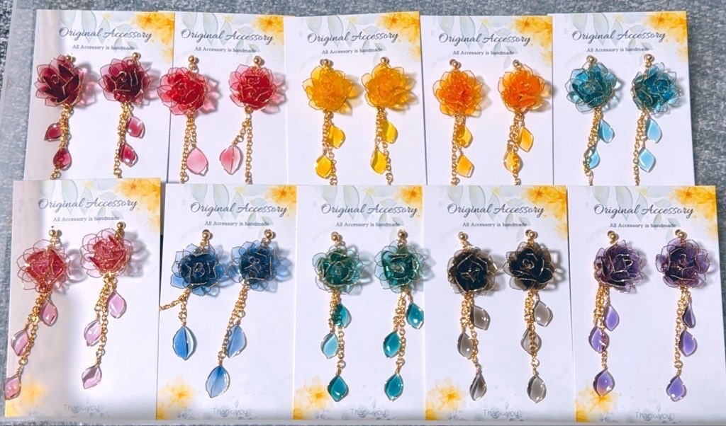 硝子薔薇のイヤーアクセサリー