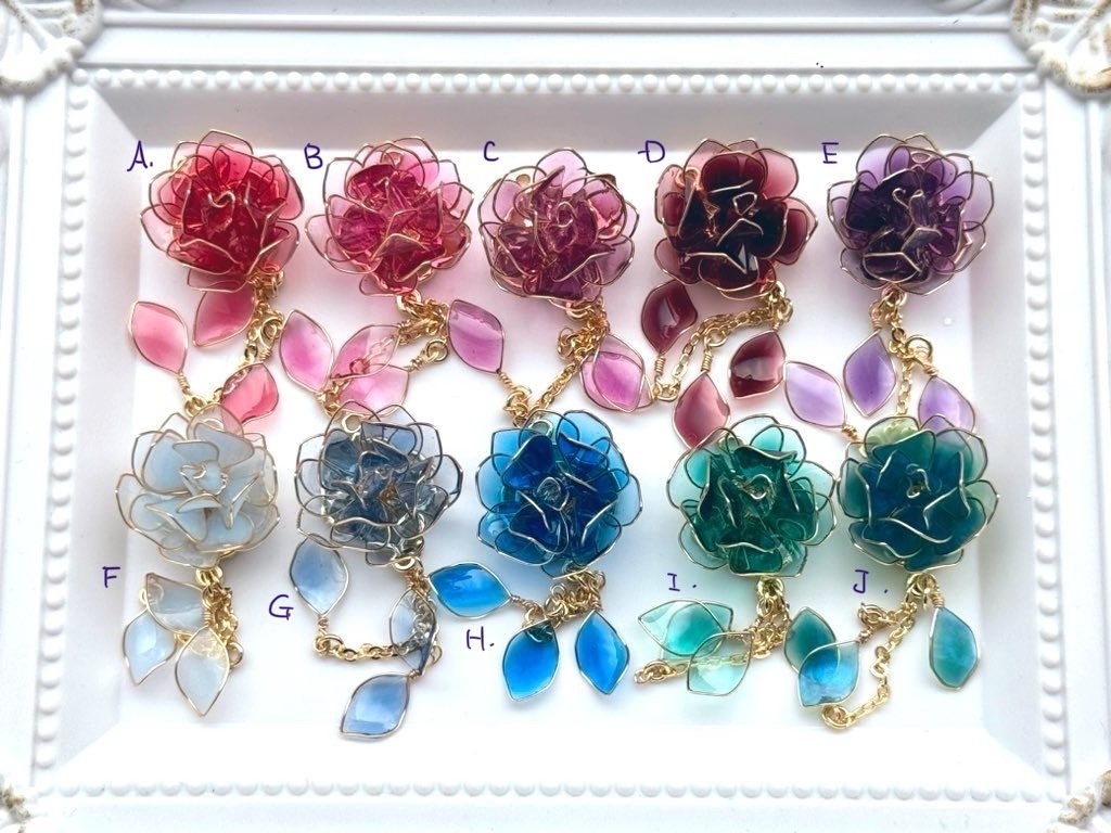 硝子薔薇のイヤーアクセサリー