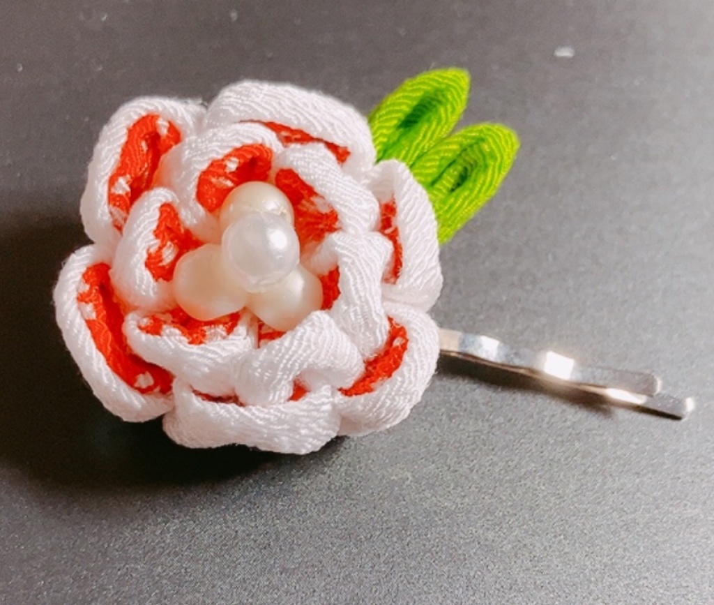 お花のピン留め