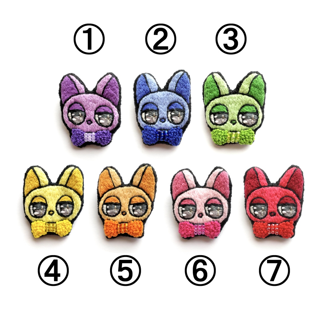カラフルな猫たち #001【刺繍ブローチ】