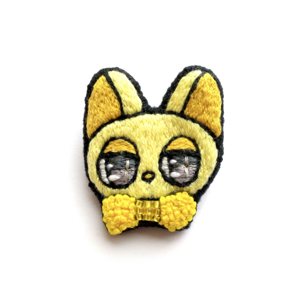 カラフルな猫たち #001【刺繍ブローチ】