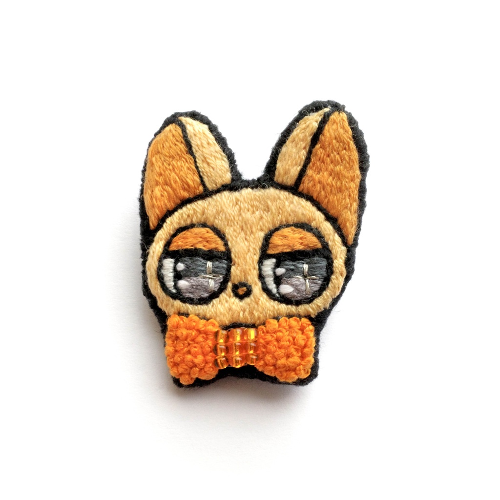 カラフルな猫たち #001【刺繍ブローチ】