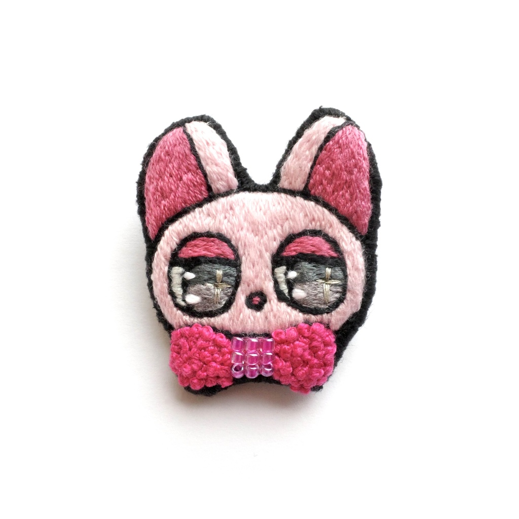 カラフルな猫たち #001【刺繍ブローチ】