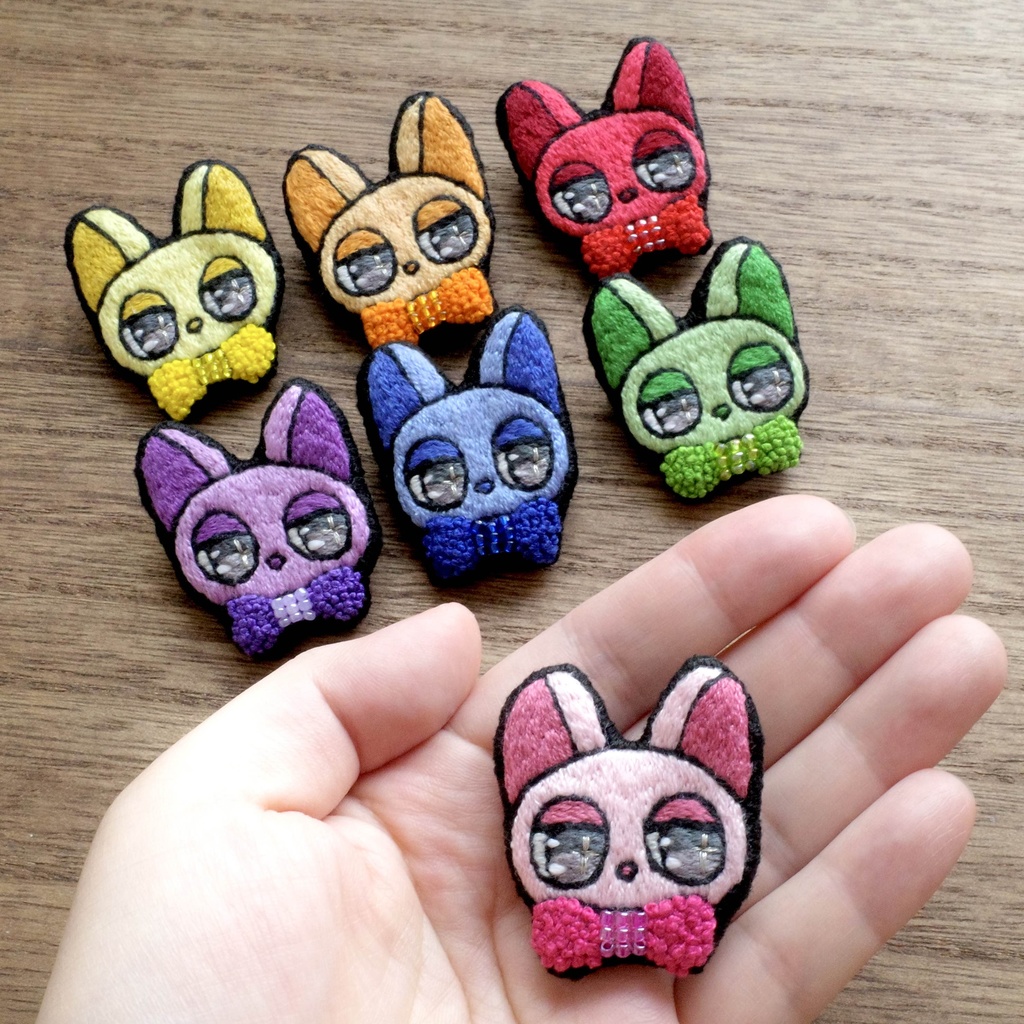【刺繍ブローチ】カラフルな猫たち #001