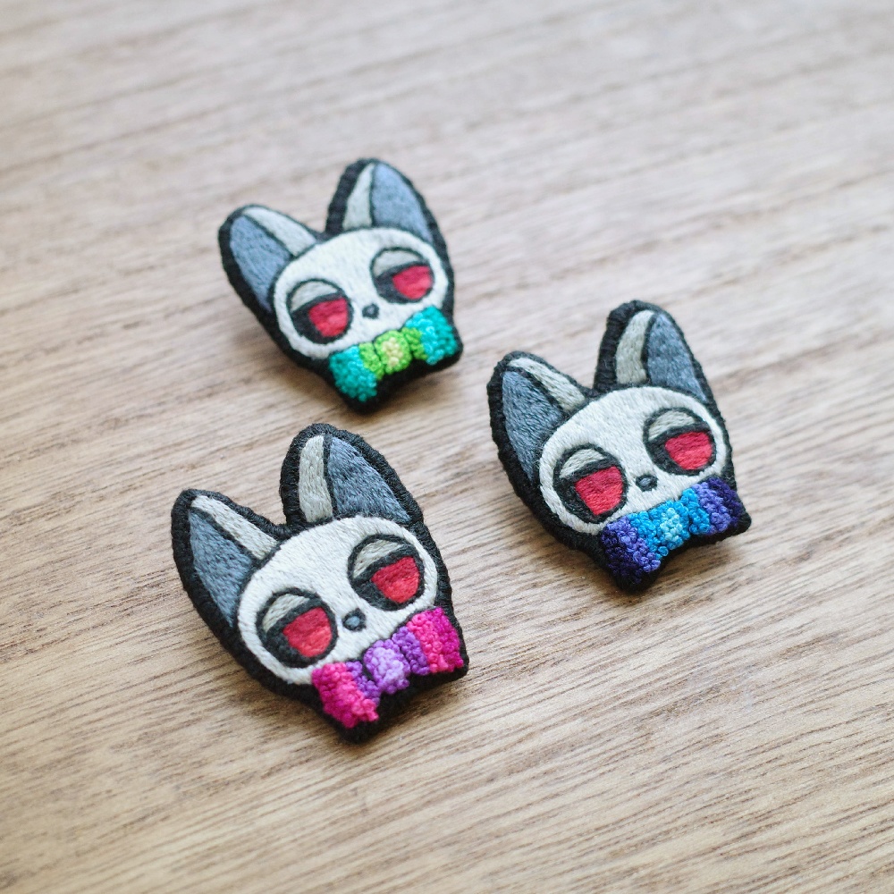 【ハロウィン2025】がいこつ色の猫たち【刺繍ブローチ】