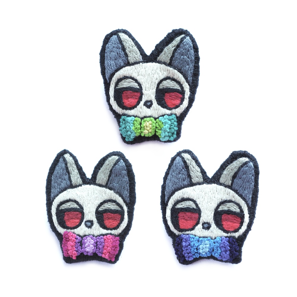 【ハロウィン2025】がいこつ色の猫たち【刺繍ブローチ】
