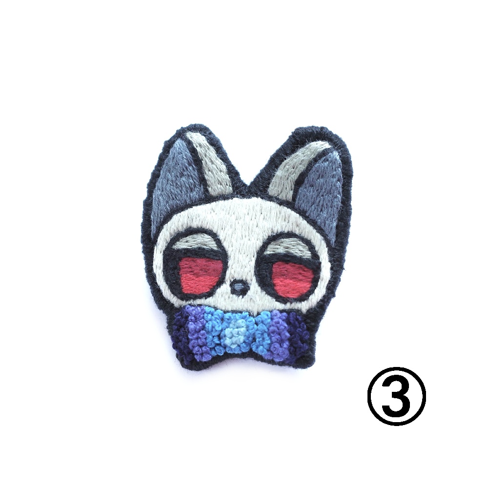 【ハロウィン2025】がいこつ色の猫たち【刺繍ブローチ】