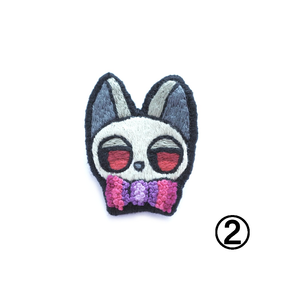 【ハロウィン2025】がいこつ色の猫たち【刺繍ブローチ】