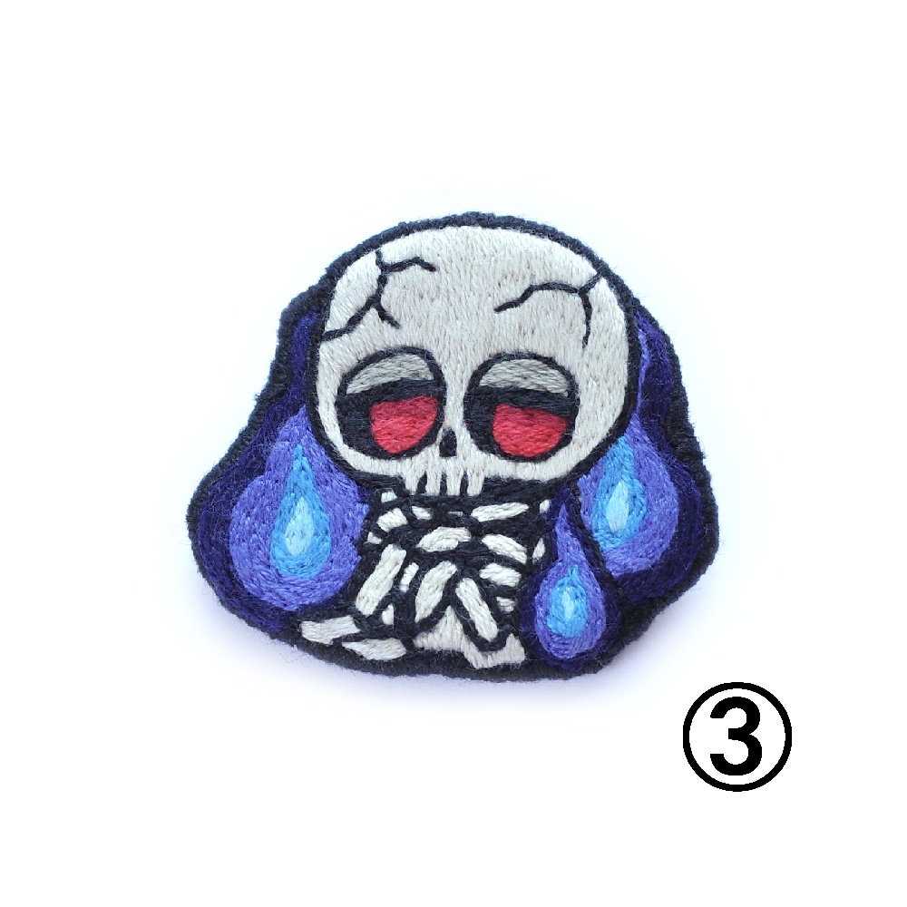 【ハロウィン2025】火の玉と骸骨たち【刺繍ブローチ】