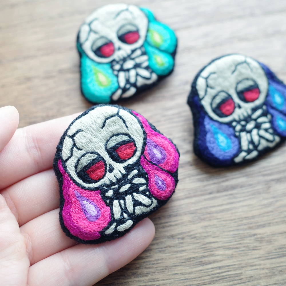 【ハロウィン2025】火の玉と骸骨たち【刺繍ブローチ】