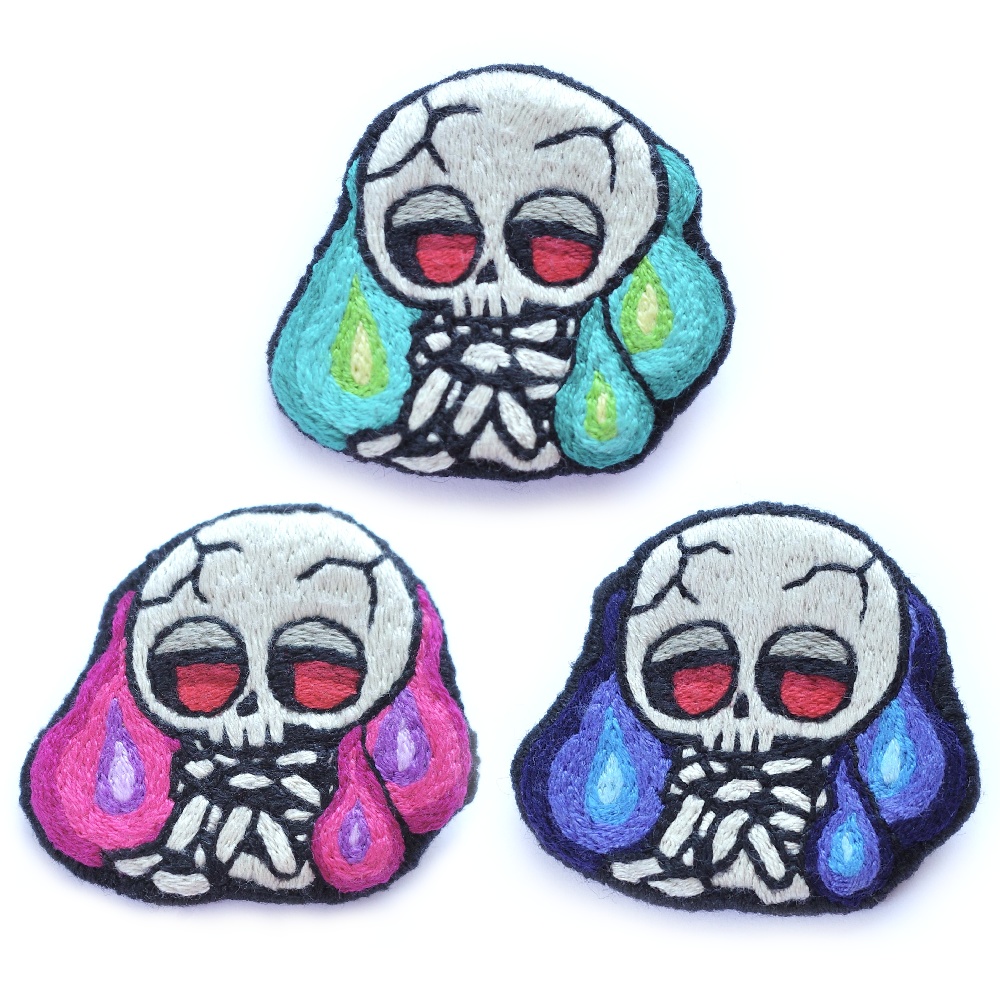 【ハロウィン2025】火の玉と骸骨たち【刺繍ブローチ】